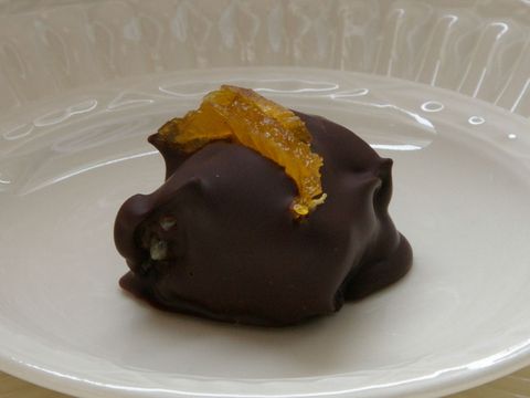 Amandelmarsepein bonbons met abrikozen