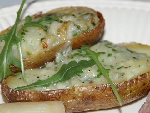 Aardappel gevuld met gorgonzola en rucola