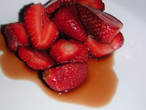 Aardbeien met balsamicoazijn
