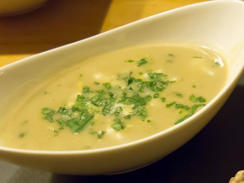 Aubergine soep met mozzarella en gremolata