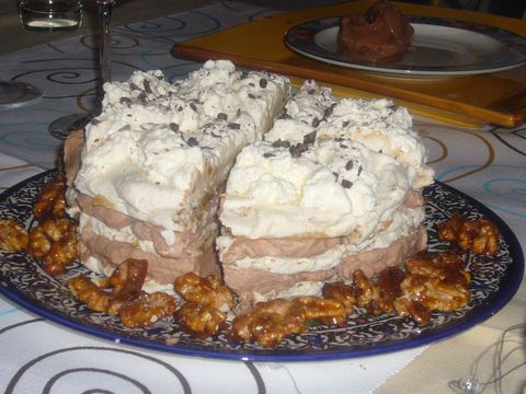 Bevroren meringue taartje met praline