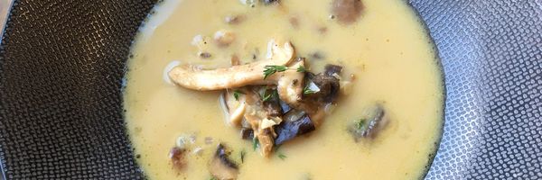 Romige paddenstoelen soep