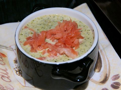 Broccoli soep met zalmsnippers
