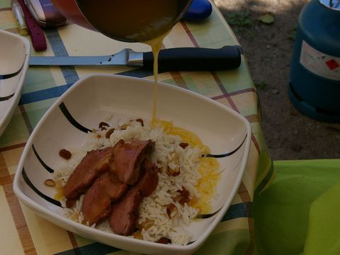 Eendenborst maaltijd van één campingpitje