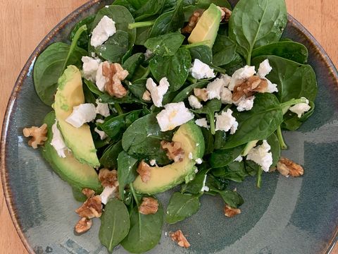 Spinazie salade met avocado en feta
