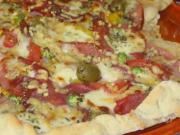 pizza-met-diversen-soorten-ham