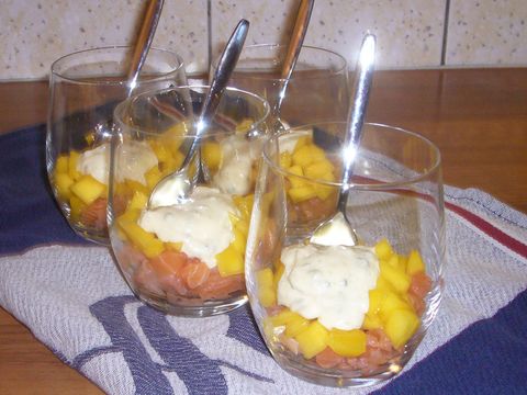 Zalmtartaar met mango en bieslookmayonaise