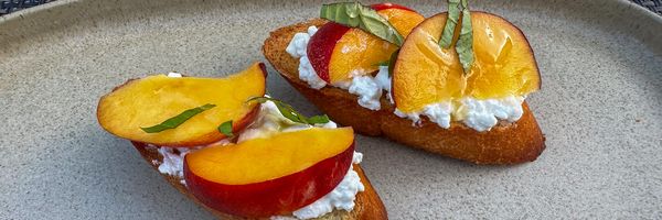 Bruschetta met nectarine