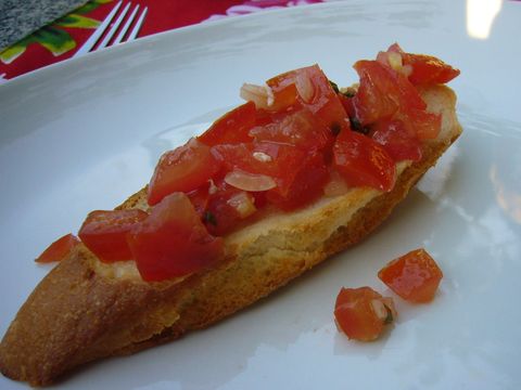 Bruschetta met tomaten en basilicum