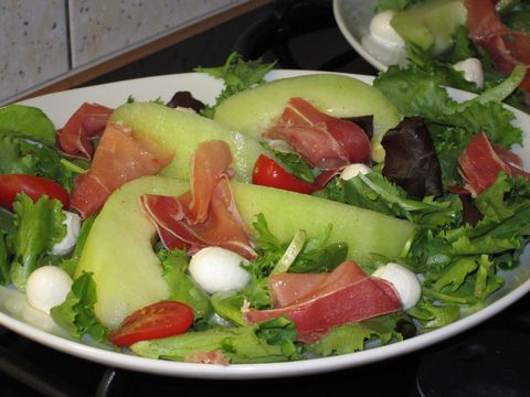 Meloen salade met ham en mozzarella
