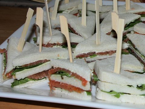 Mini sandwiches met zalm