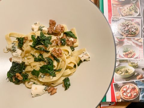 Pasta walnoten spinazie en gorgonzola