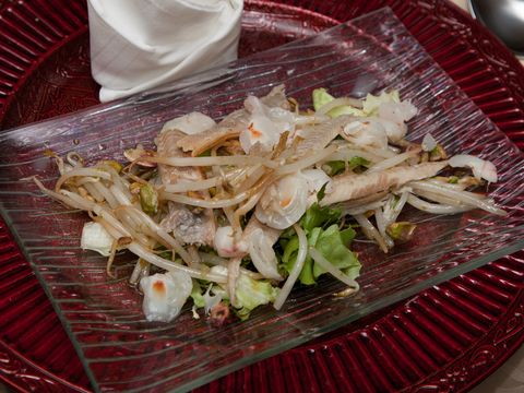 Salade met paling tauge en lychees